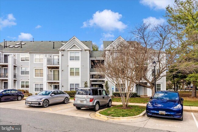 Building Photo - 10001 Vanderbilt Cir