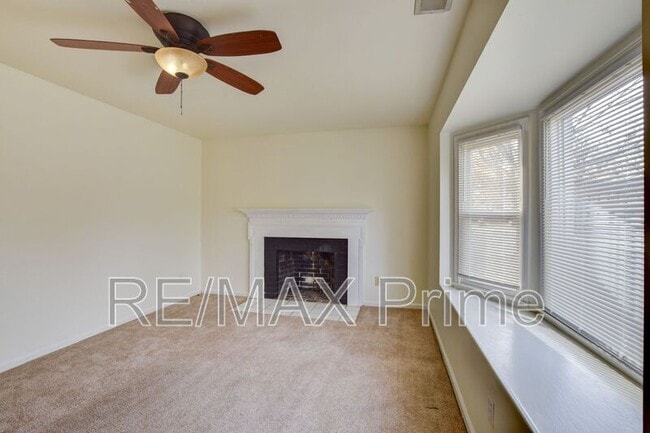 Building Photo - 2259 Sedgewick Dr