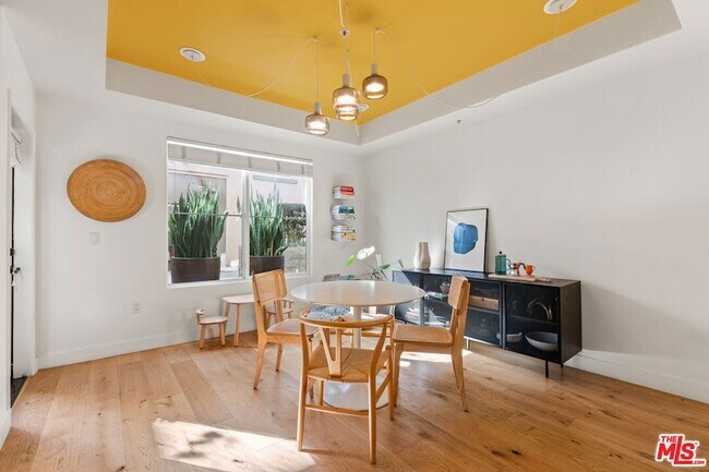 Building Photo - 6020 S Seabluff Dr