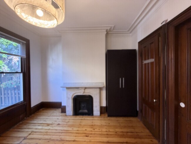 Building Photo - 43 Milford St