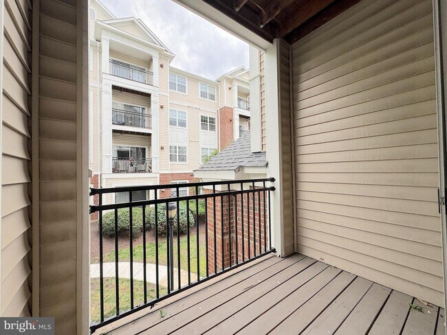 Building Photo - 12921 Centre Park Cir