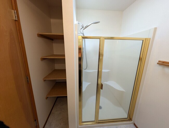 Building Photo - MUST SEE!! Spacious 2 Bedroom Duplex Close...