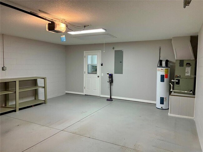 Building Photo - 951 Vindale Rd