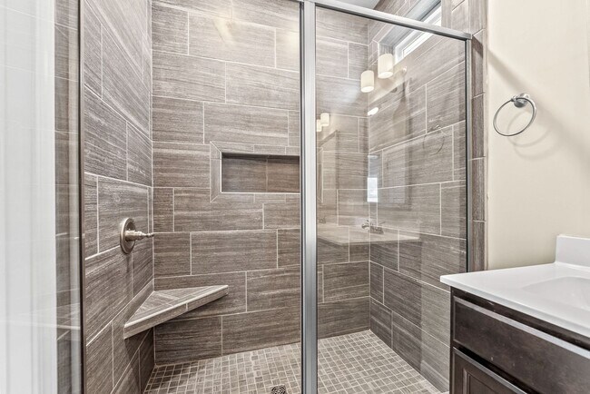 Building Photo - Pet Friendly Three Bedroom with Bonus!