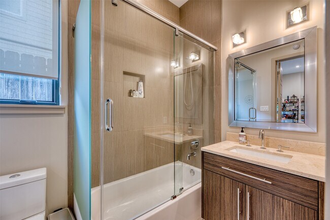 Building Photo - 5521 Kiam St