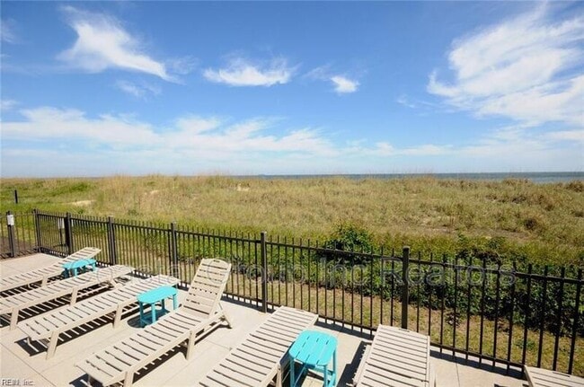 Building Photo - 9512 25th Bay St