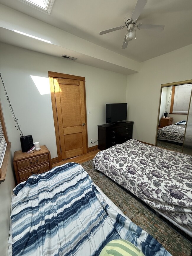Building Photo - 2523 W Iowa St