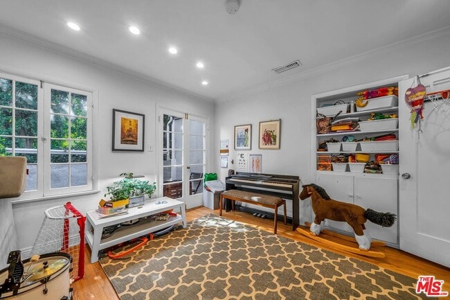 Building Photo - 6249 Del Valle Dr