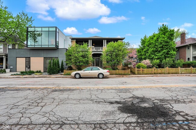 Building Photo - 537 E 11th St