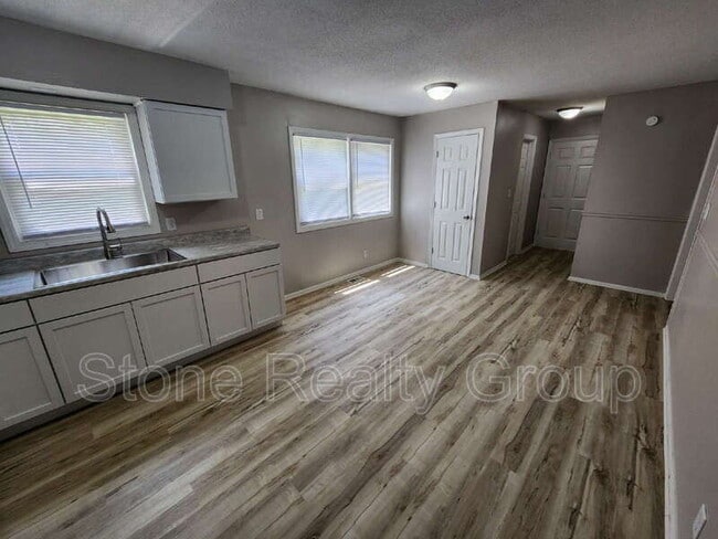 Building Photo - 1255 E Dawn Dr