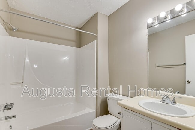 Building Photo - 2818 Thomas Ln