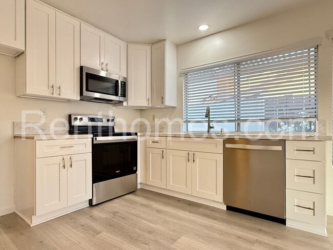 Building Photo - 13877 Wayland Grove Ct