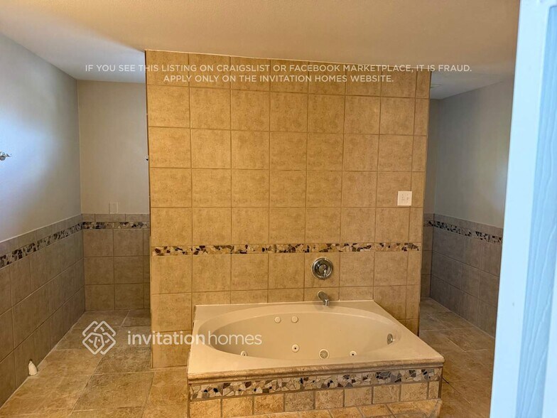 Building Photo - 8441 Shallow Creek Dr