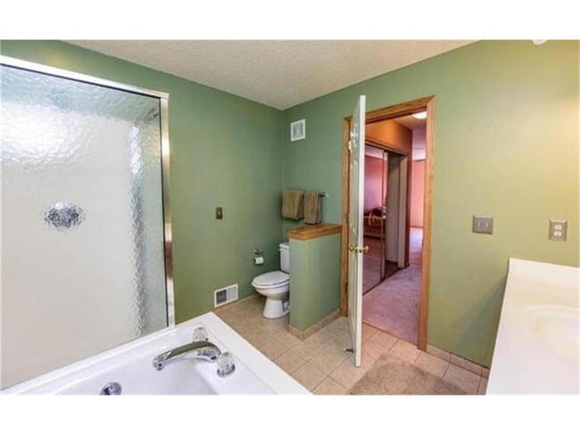 Building Photo - 3635 Lawndale Ln N