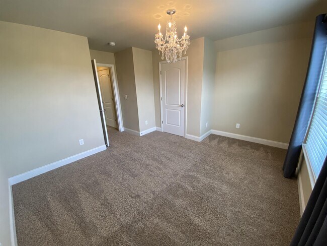 Building Photo - 3037 Greenway Cir SE