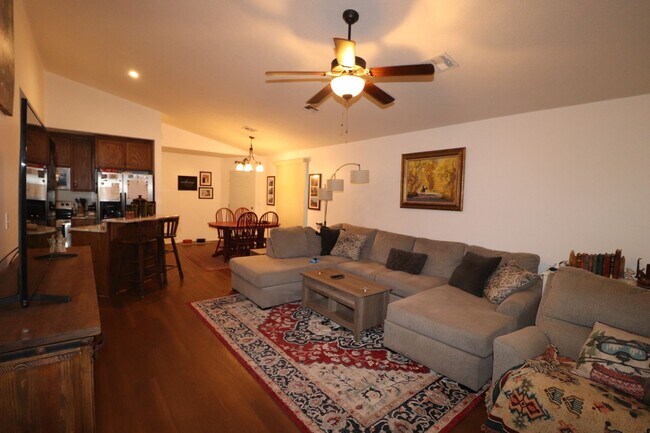 Building Photo - Spacious Home for Rent!