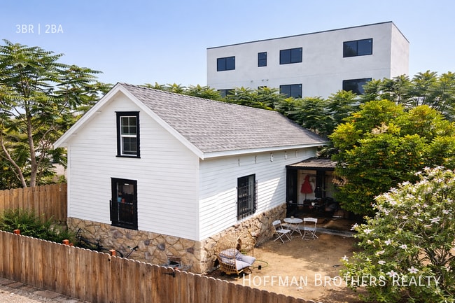 Building Photo - 1932 New England St