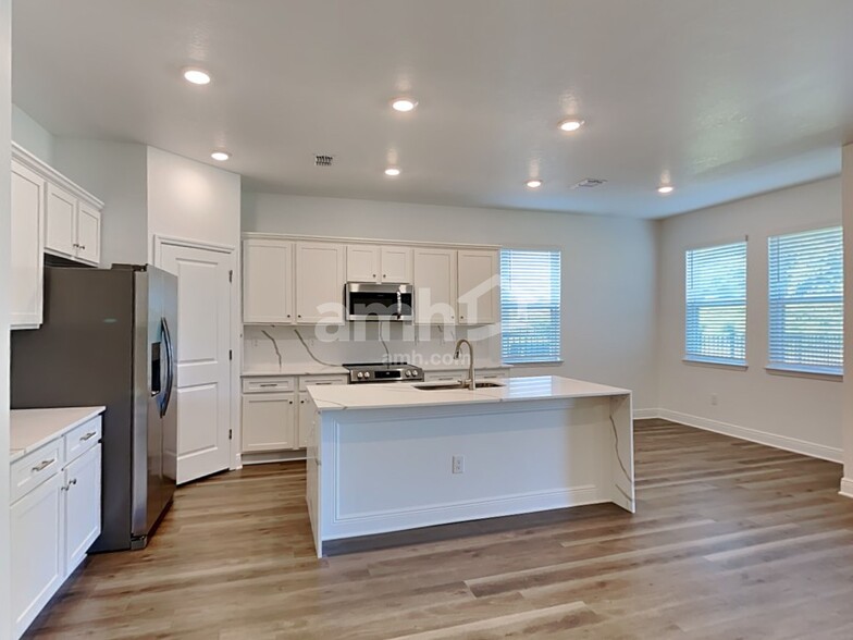 Building Photo - 6431 Atlantic Bch Ave
