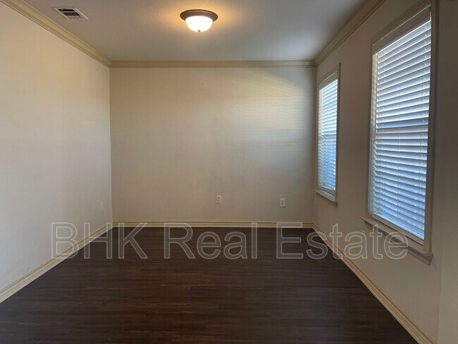 Building Photo - 11861 Tyler Dr