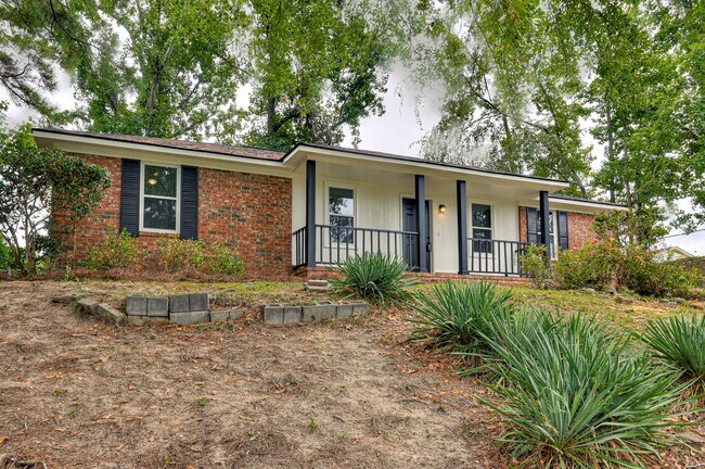 Building Photo - 208 Foxdale Dr