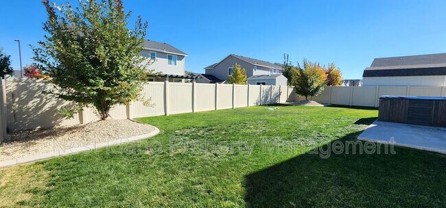 Building Photo - 2316 N Mountain Ash Ave