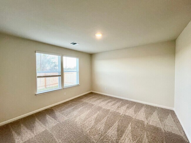 Building Photo - 3 bedroom, 2 bath home for lease