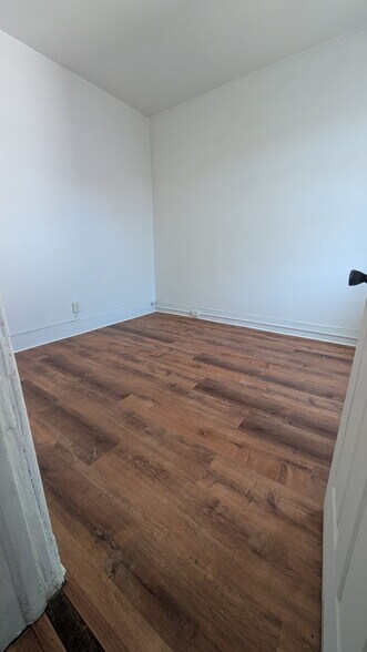 Building Photo - 806 Kennedy Blvd