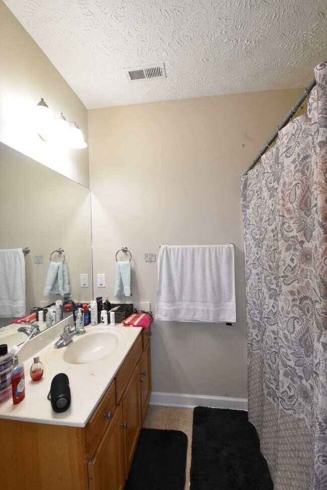 Building Photo - Coming Soon~ 3 Bedroom 2.5 Bathroom Townhome~ Large Corner Lot
