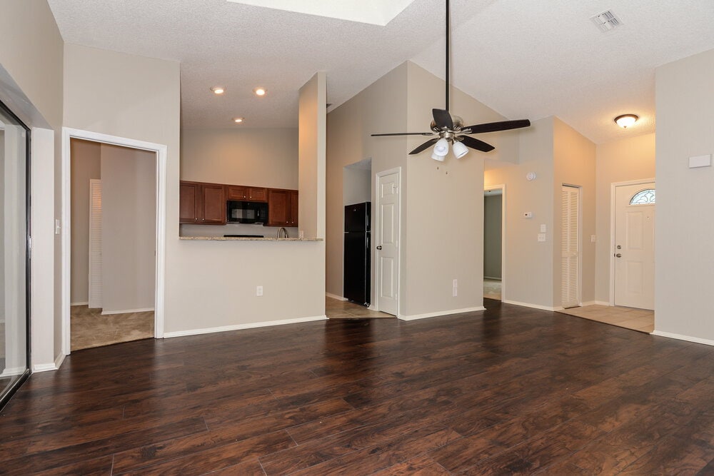 Building Photo - 10935 Livingston Dr