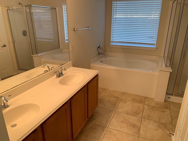 Building Photo - 14422 LILYGATE Ct