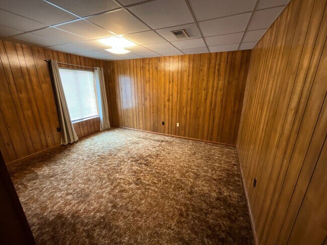Building Photo - Rural 2/1 Apartment in Marianna with Well & Septic