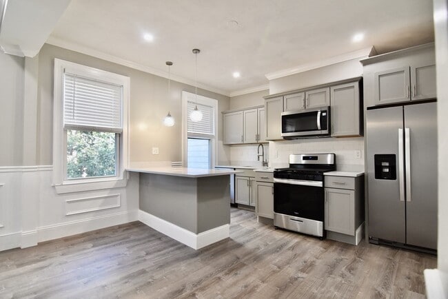 Building Photo - 61 Gates St