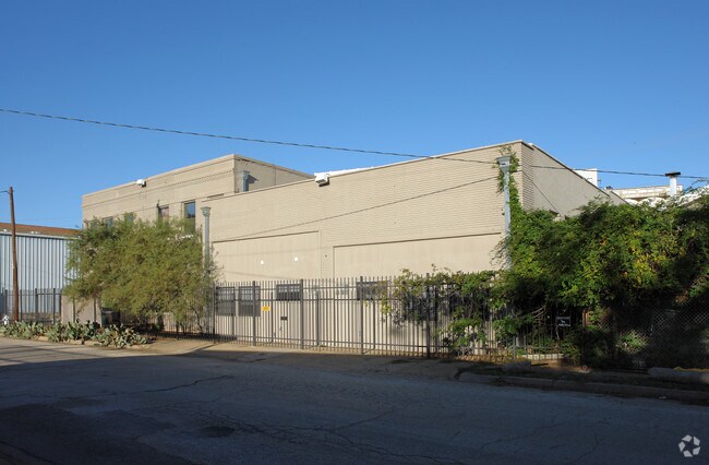 Building Photo - 1813 Clarence St