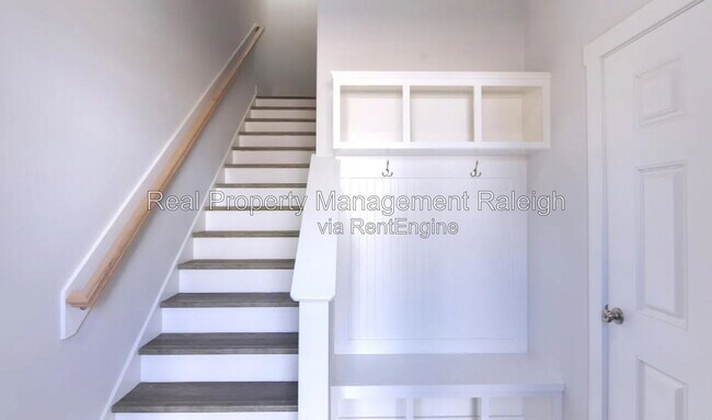 Building Photo - 802 Laurel Gate Dr