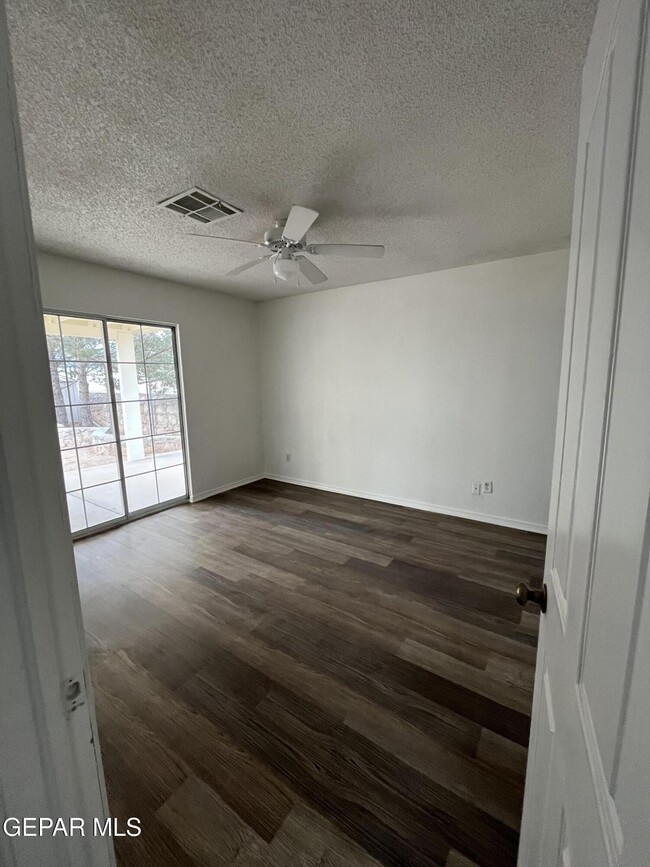 Building Photo - 12420 Tierra Mesa Ct