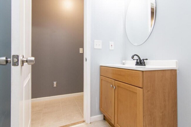 Building Photo - 3405 Pebble Dr