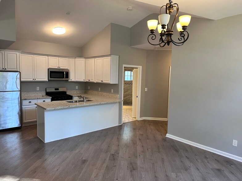 Building Photo - 5371 Topeka Dr