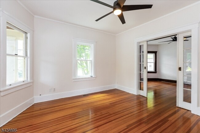 Building Photo - 56 Walnut Crescent