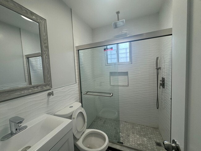 Building Photo - 27-20 Humphreys St