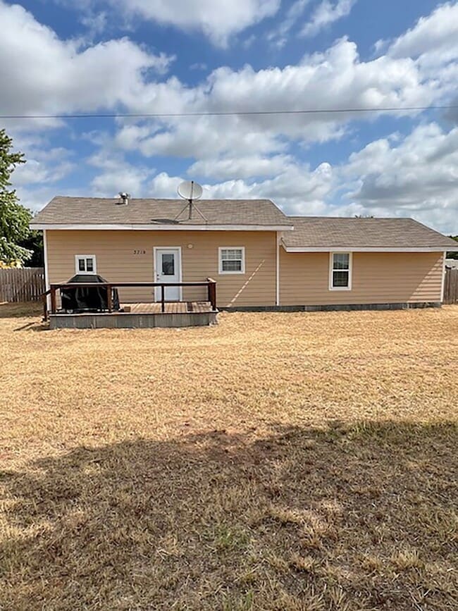 Building Photo - Great 3 Bdrm 2 Bath Home in Denton Tx