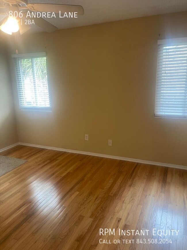 Building Photo - 806 Andrea Ln
