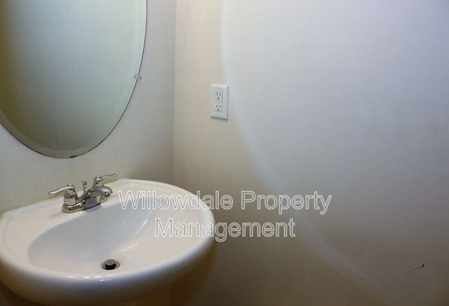 Building Photo - 2132 Chipley Dr