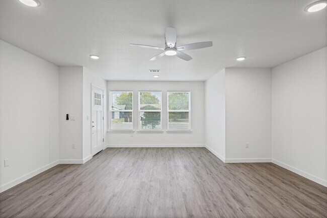 Building Photo - 1100 Monte Vista Dr