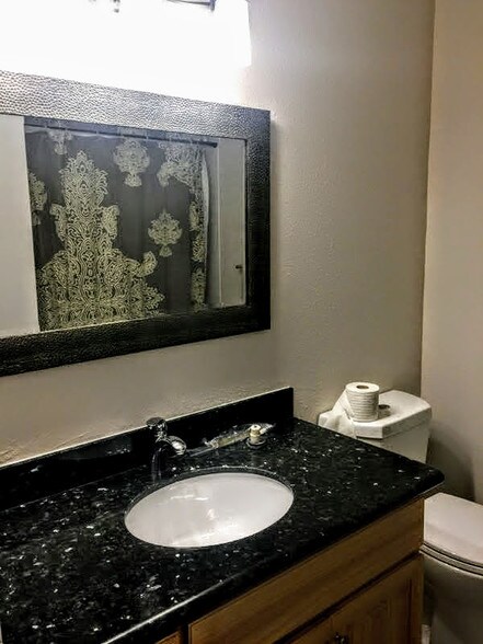 Hall Bathroom - 7471 Aaron Ct