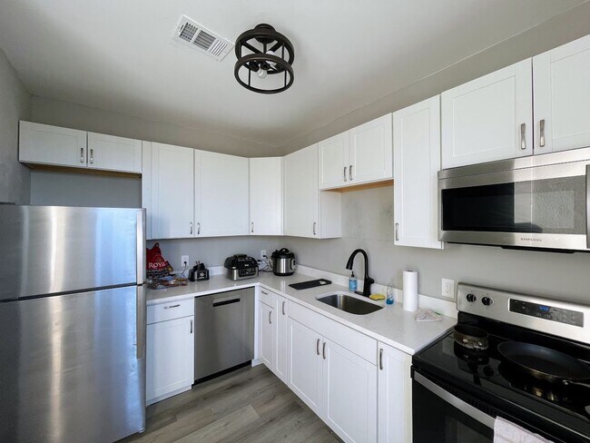 Building Photo - 3227 Dawson St