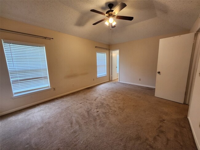 Building Photo - 10607 Horseshoe Bend Dr