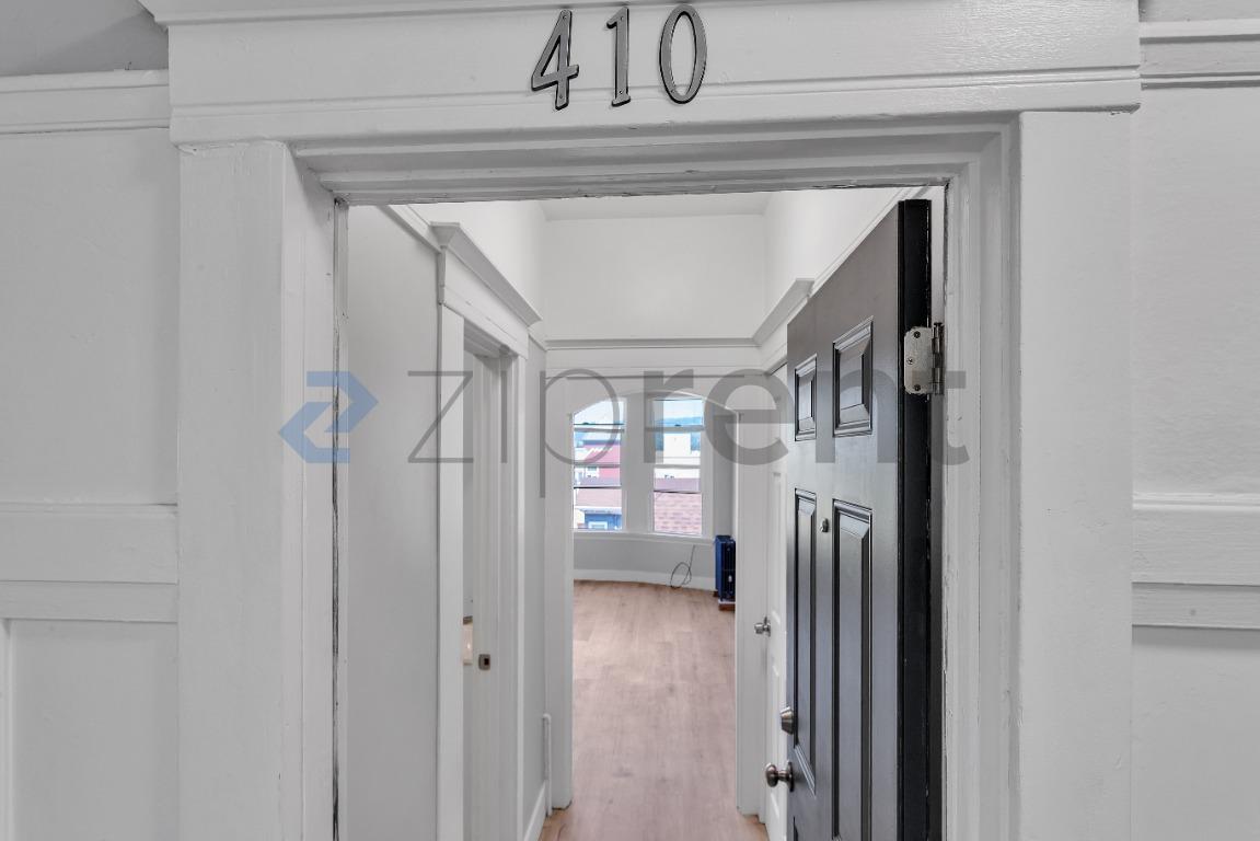Building Photo - Unit 410