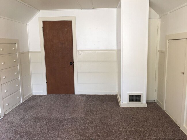 Building Photo - 2288 Hilyard St