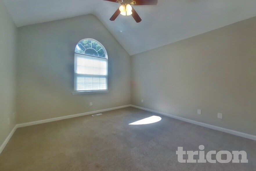 Building Photo - 2260 Ridge Rd