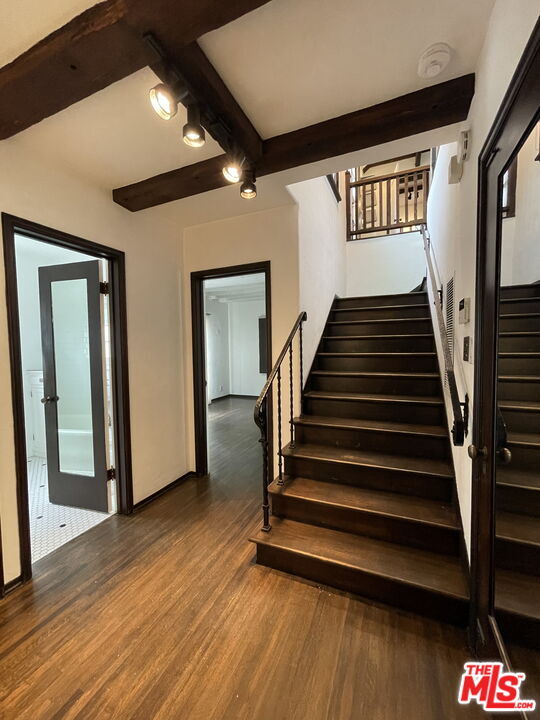 Building Photo - 2667 Lake View Terrace E